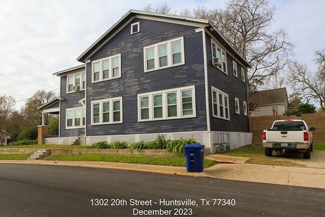 Building Photo - 2 or 3 bdrm close to SHSU
