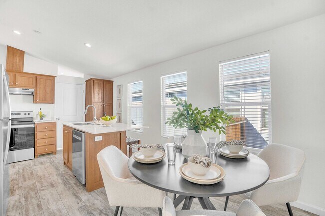 Foto del edificio - Newly 3 Bedroom / 2 Bathroom Home in Excel...
