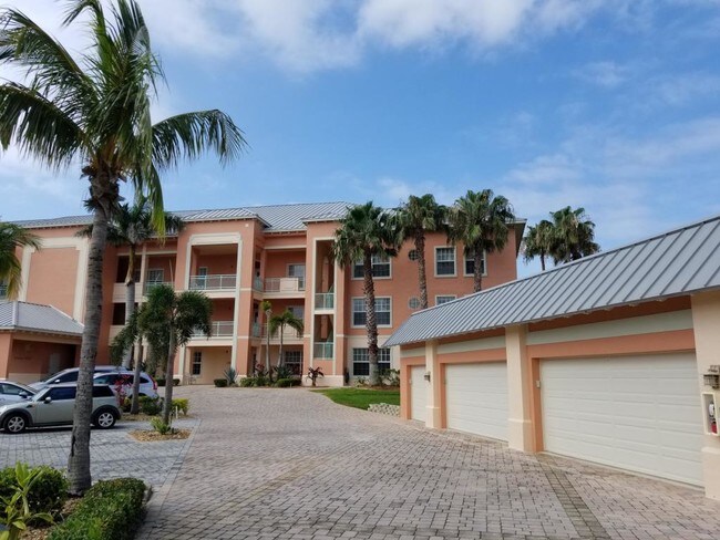 Building Photo - 1701  Gulfstream Avenue 711