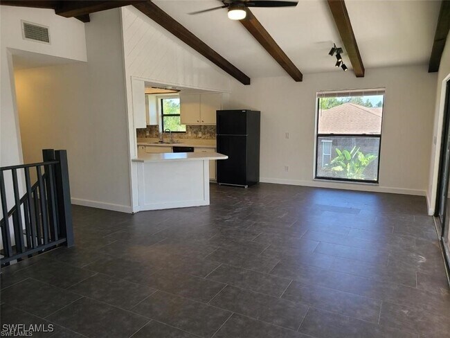 Building Photo - 18200 Phlox Dr