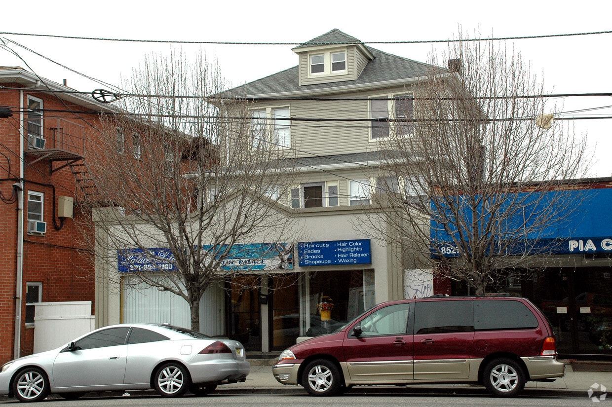 Primary Photo - 8525 Kennedy Blvd