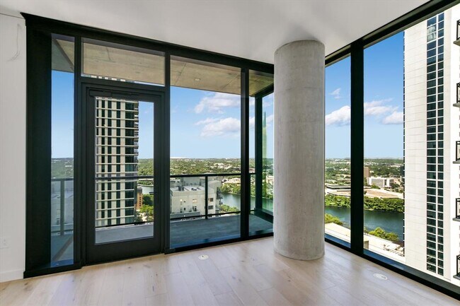 Building Photo - 610 Davis St