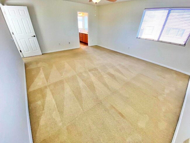 Building Photo - BEAUTIFUL 3 BEDROOM HOME WITH LOFT LOCATED...