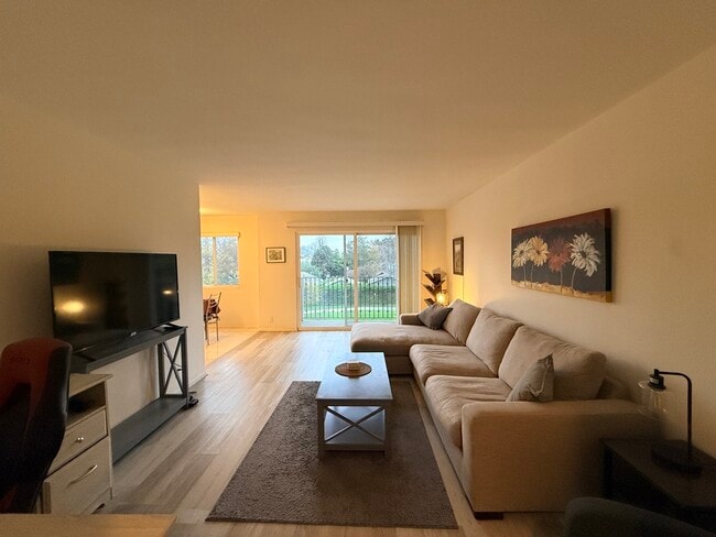 Building Photo - 2308 Schader Dr