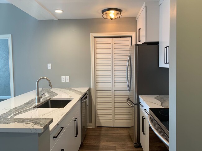 Building Photo - 112 W Washington Blvd