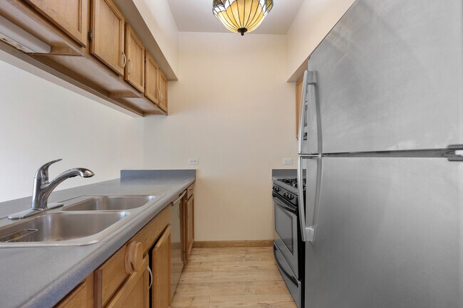 Building Photo - 1181 Regency Dr