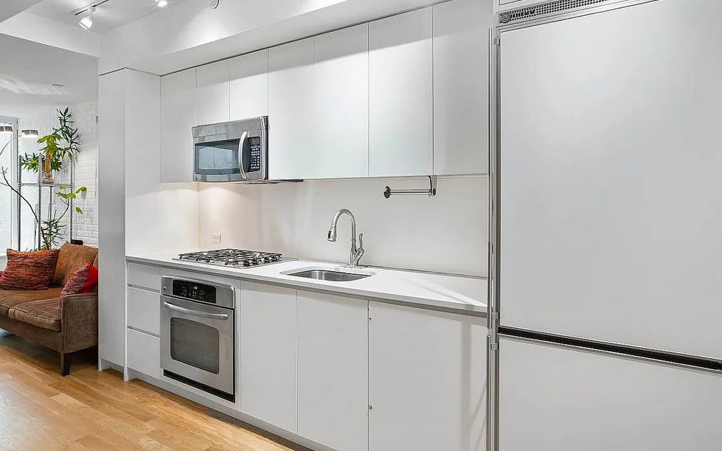 Building Photo - 172 E 73rd St