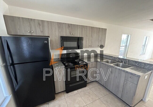 Building Photo - 3007 Linda Vista St