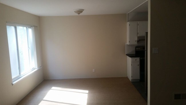 Building Photo - 470 Warren Dr