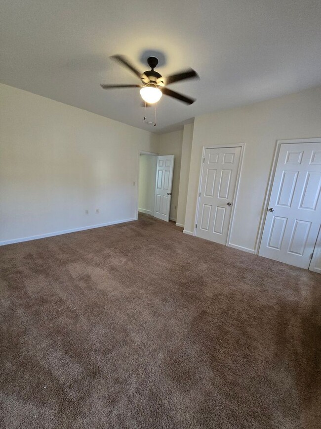 Building Photo - 231 N Walborn Ave