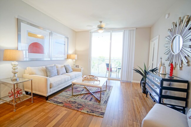 Living Room - 1600 E Sunrise Blvd