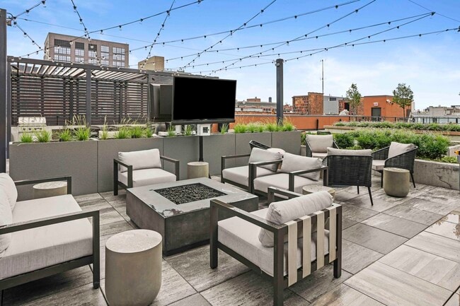 Building Photo - 174 N Aberdeen St