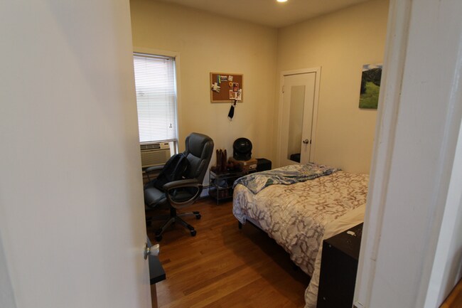 Building Photo - 3.0 bedroom in Cambridge Massachusetts 02141