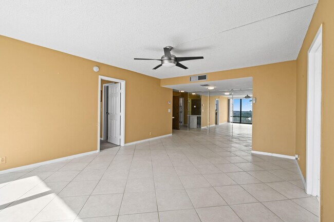 Foto del edificio - 336 Golfview Rd