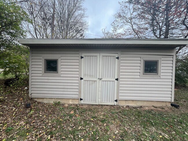 Foto del edificio - 302 S First St 2BR/1BA (Trenton)
