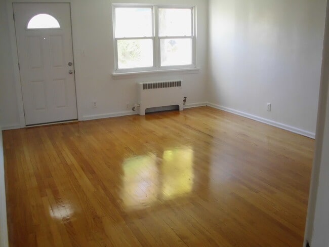 Building Photo - 441 Lawn Ave
