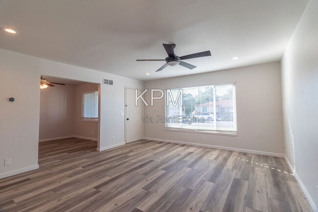 Foto del edificio - 4248 E 4th St