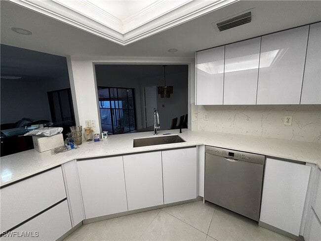 Building Photo - 592 Beachwalk Cir