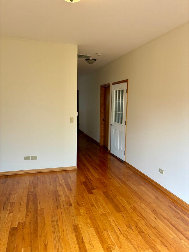 Foto del edificio - 2710 N Ridgeway Ave