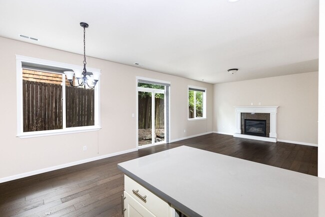 Building Photo - Beautiful 3 Bedroom 2.5 Bathroom Home in Bothell