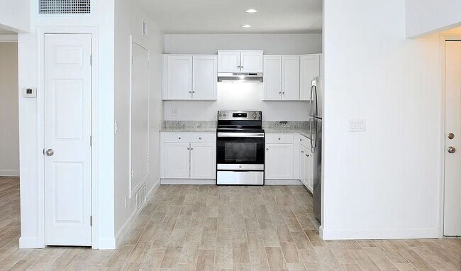 Foto del edificio - 3302 E Presidio Rd