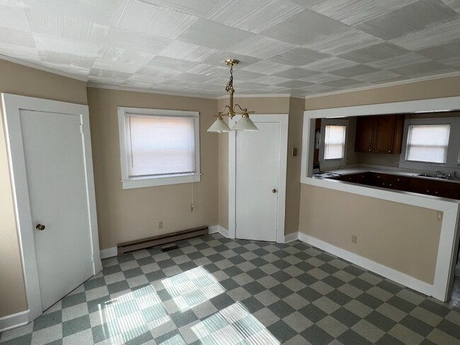 Building Photo - 8033 Parris Bridge Rd