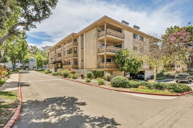 Foto del edificio - Bright & Updated Point Loma Condo with Resort-Style Amenities