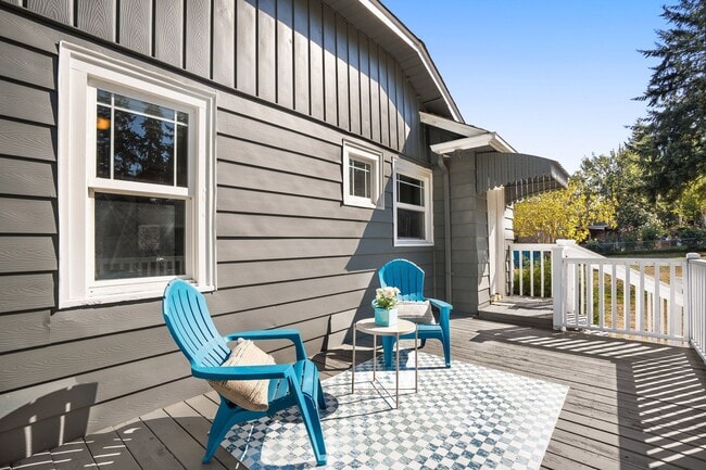 Building Photo - Updated 3-bedroom Bungalow