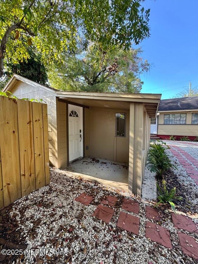 Foto del edificio - 1631 Thacker Ave