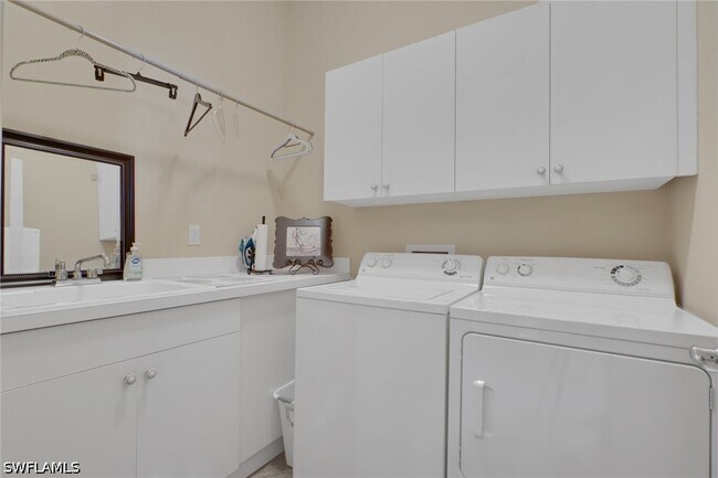 Foto del edificio - 3535 Cherry Blossom Ct