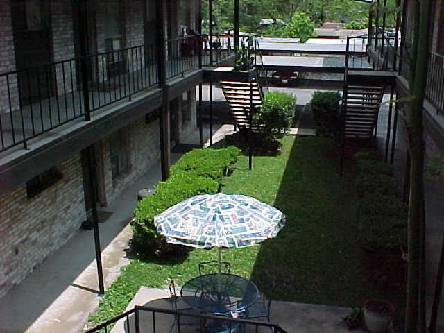 Courtyard - Chelsea Place Apartments