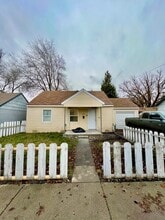 Building Photo - 432 Division St