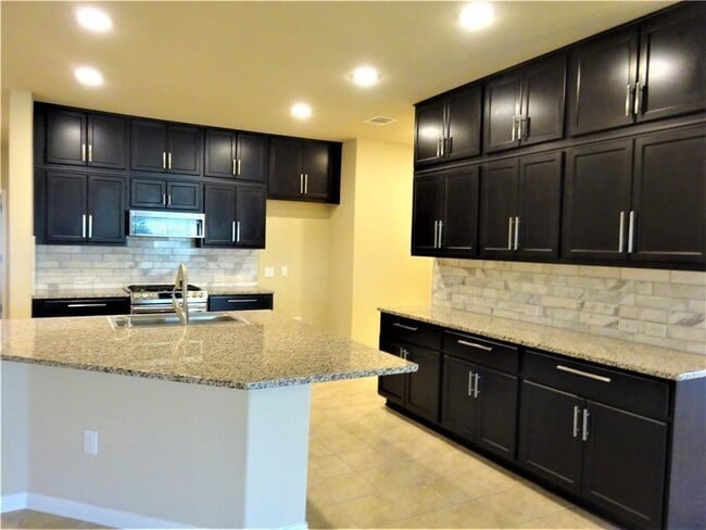 Building Photo - 1533 Maier Dr