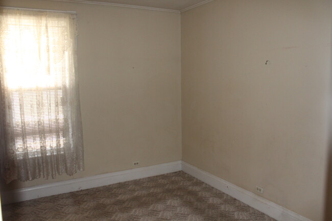 1st floor bedroom - 1507 Elm St