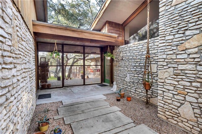 Foto del edificio - 8204 Shenandoah Dr