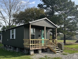 Building Photo - 14625 Labelle Rd