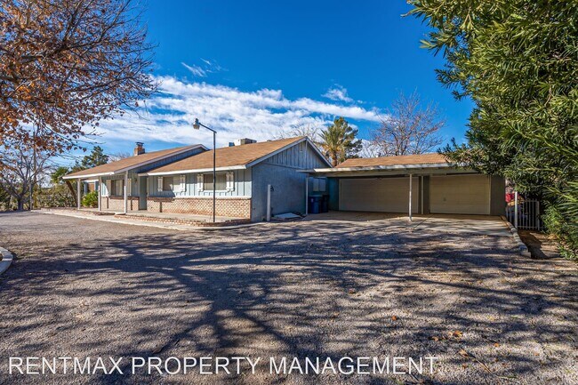 Building Photo - 3 br, 2 bath House - 6735 N TiOGA WAY