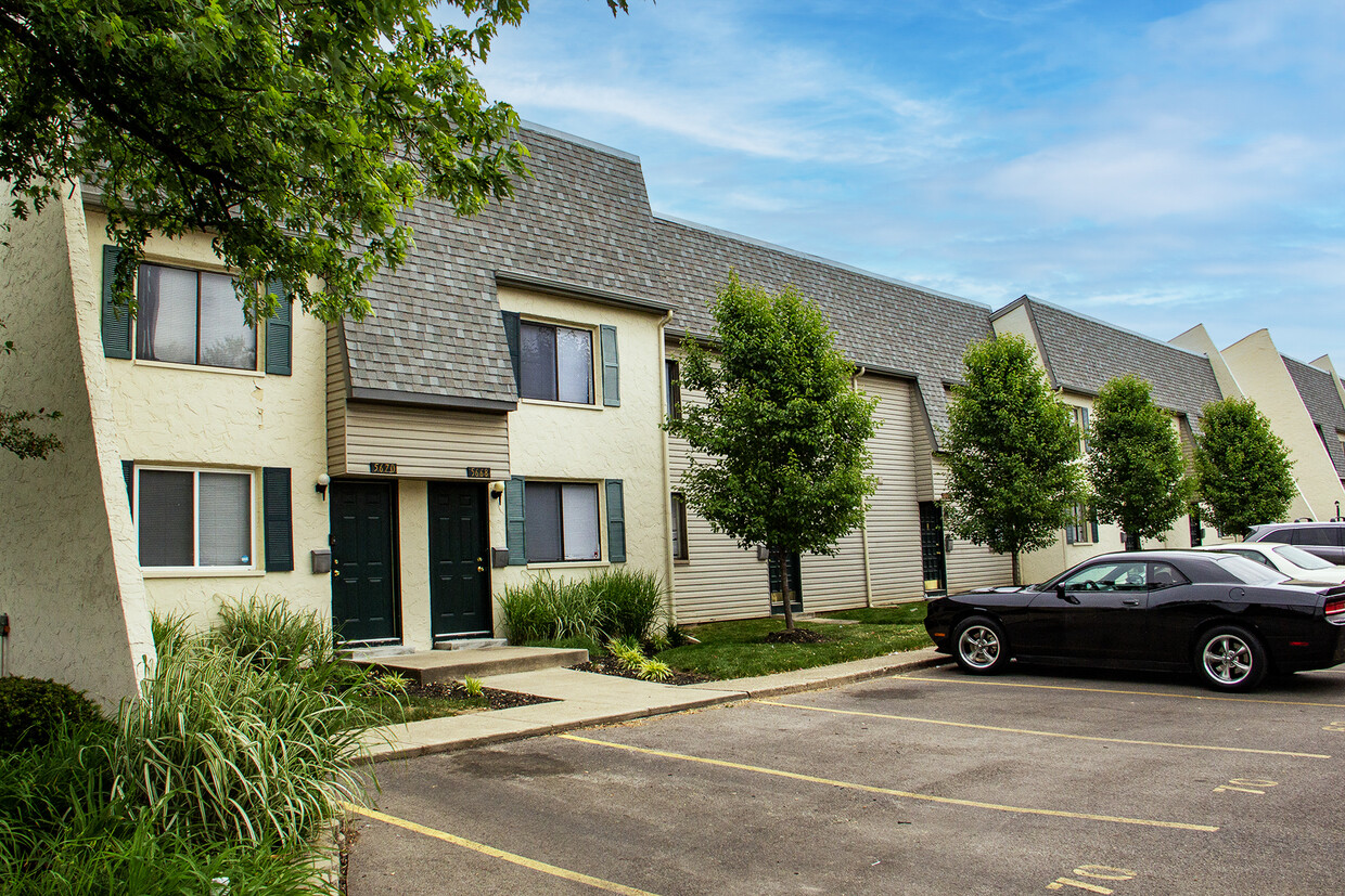 Primary Photo - Raintree Apartment Townhouses