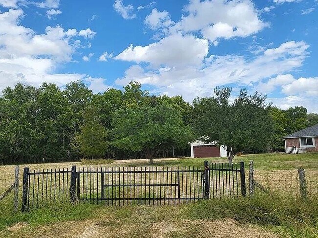 Building Photo - 33802 Pecan Hill Dr