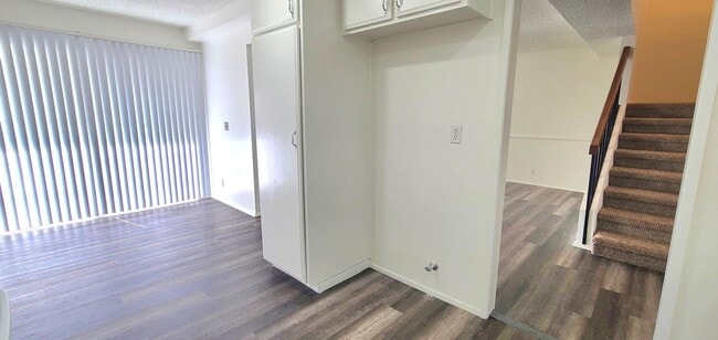 Foto del edificio - Townhome - 3 bedrooms + 2.5 bathrooms.  AV...