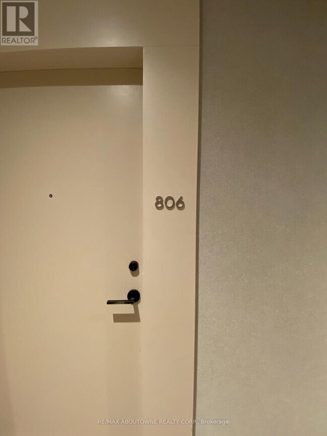 Photo du bâtiment - 2020 Bathurst St