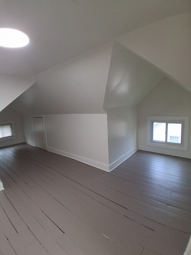 Dormitorio 4, planta 4, vista 1 - 245 E Ford Ave