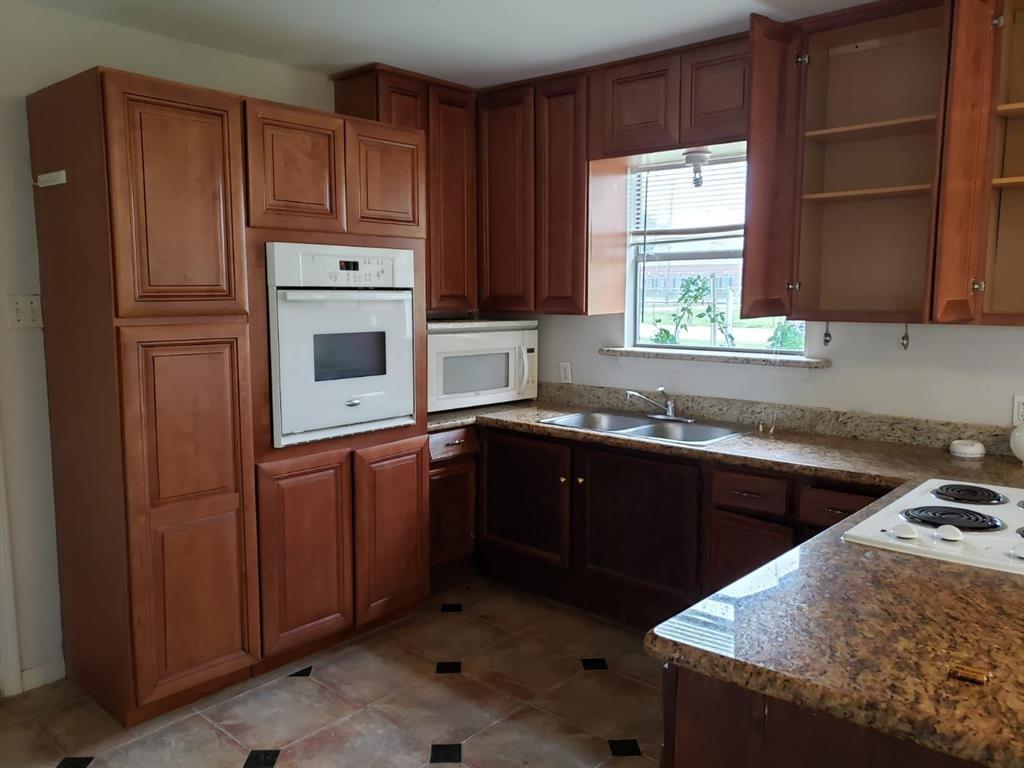 Primary Photo - 2022 Baker Rd