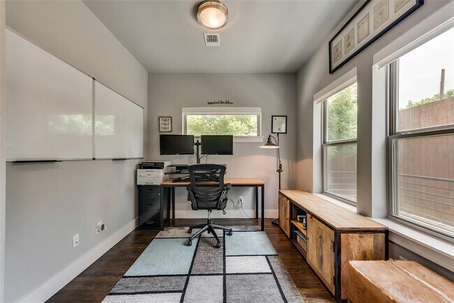 Foto del edificio - 4222 Roseland Ave
