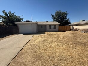 Building Photo - 9549 Eastview Dr