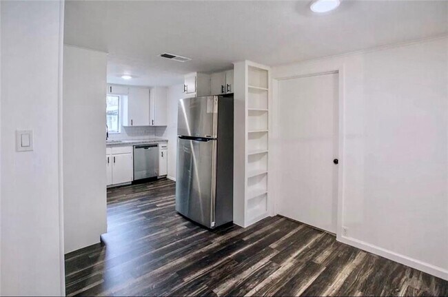 Foto del edificio - 8308 Peaceful Hill Ln