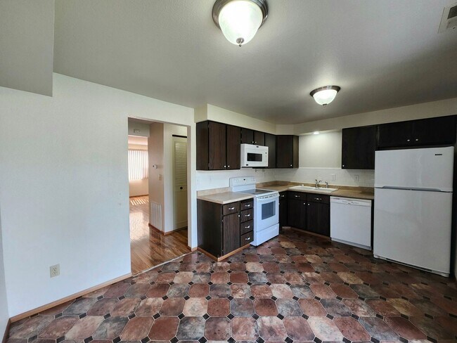 Foto del edificio - Spacious N. Richland Townhome- Includes Washer & Dryer!