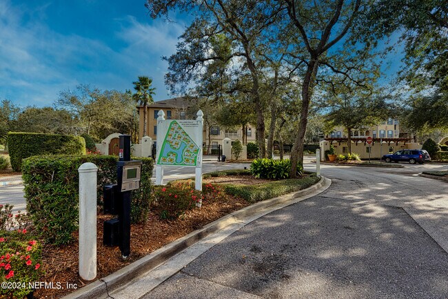 Foto del edificio - 12700 Bartram Park Blvd