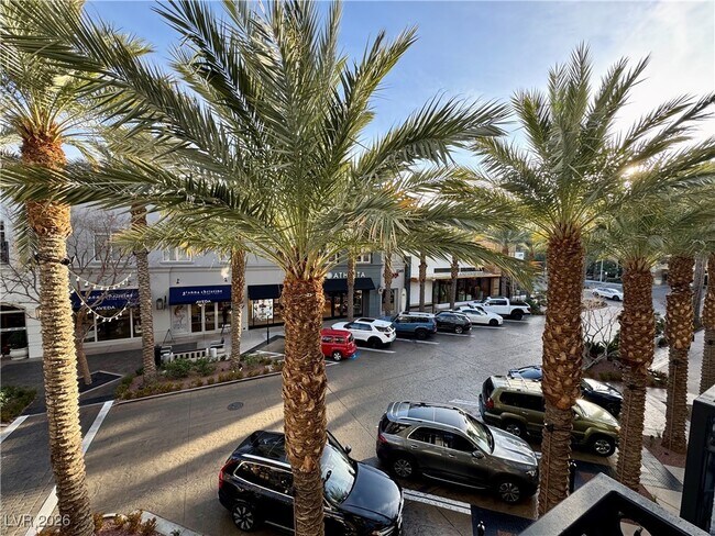 Building Photo - 2260 Village Walk Dr