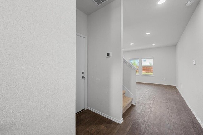 Building Photo - 164 Frogmore Lp